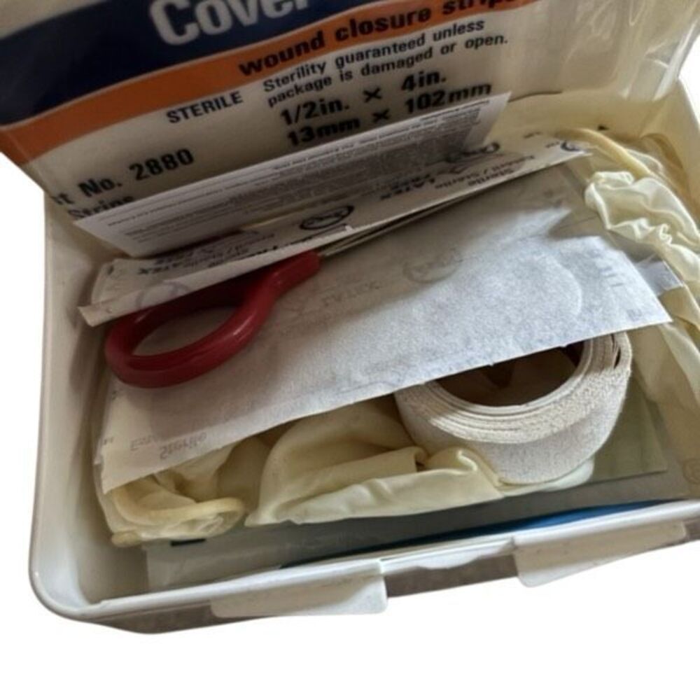 Vintage North Compact First Aid Kit - Picture 8 of 8